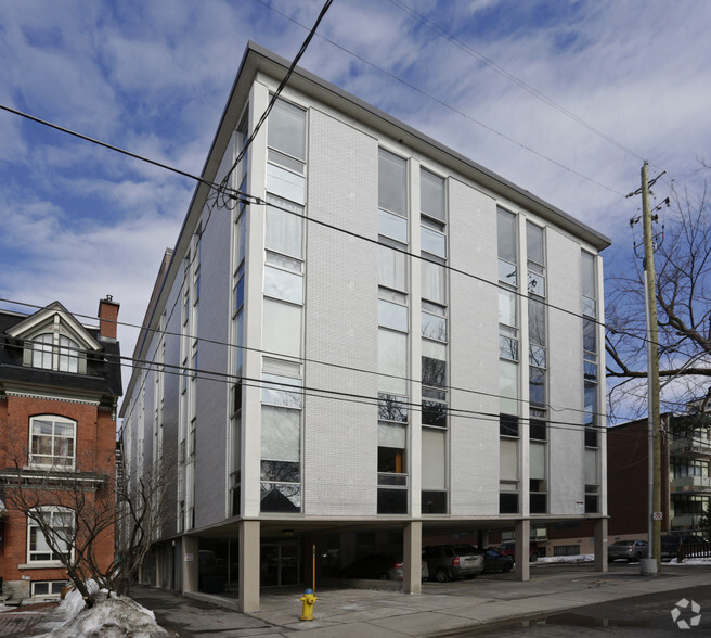 309 Cooper St, Ottawa, ON à louer - Photo de l’immeuble – Image 3 sur 3