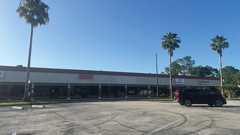 1448 W International Speedway Blvd, Daytona Beach, FL à louer - Photo principale – Image 1 sur 5