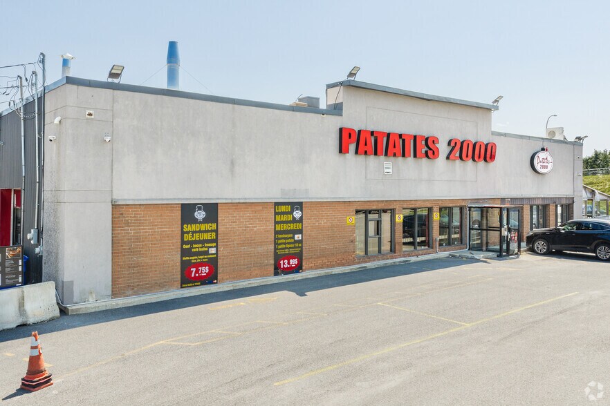 2597-2635 Boul Le Corbusier, Laval, QC à louer - Photo de l’immeuble – Image 3 sur 6