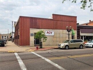 Plus de détails pour 104 Main St, Black River Falls, WI - Bureau à vendre