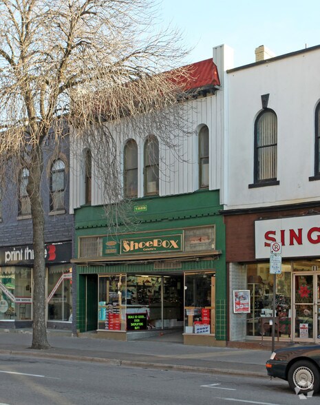 9 Simcoe St S, Oshawa, ON à louer - Photo principale – Image 1 sur 2
