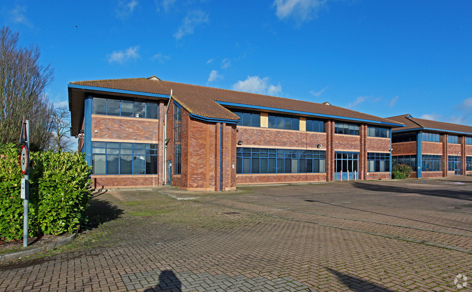 Littleton Rd, Ashford à louer - Photo principale – Image 1 sur 2