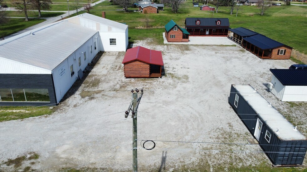 677 S Cardinal Ln, Scottsburg, IN à vendre - Photo de l’immeuble – Image 3 sur 102