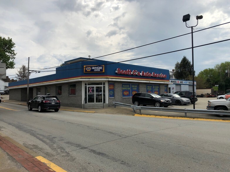 704 N Pittsburgh St, Connellsville, PA à vendre - Photo de l’immeuble – Image 1 sur 2