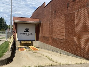 815 Oberlin Ave SW, Massillon, OH à louer Photo de l’immeuble– Image 1 sur 8