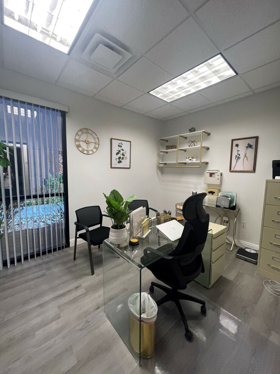 6260 McLeod Dr, Las Vegas, NV à louer Photo intérieure– Image 1 sur 10