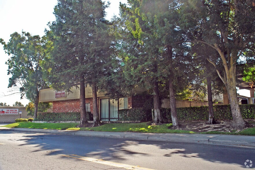 7811 Kelley Dr, Stockton, CA à vendre - Photo de l’immeuble – Image 2 sur 10