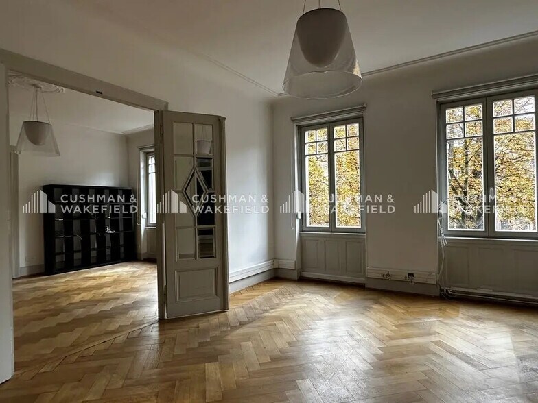 Bureau dans Strasbourg à louer - Photo de l’immeuble – Image 2 sur 11