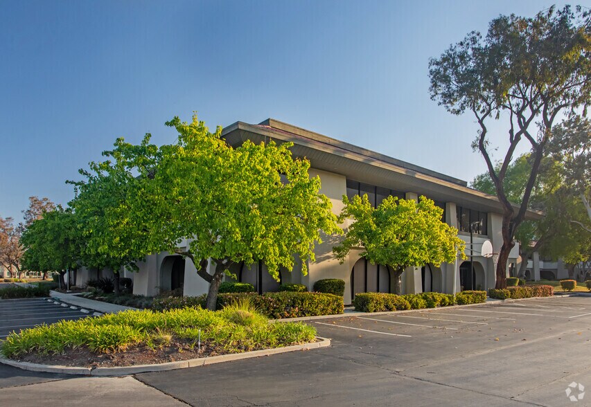 5155 Old Ironsides Dr, Santa Clara, CA à louer - Photo de l’immeuble – Image 3 sur 4