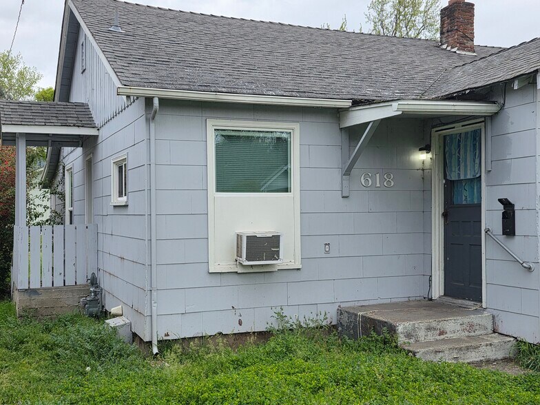 618 SE M St, Grants Pass, OR à vendre - Photo de l’immeuble – Image 2 sur 15