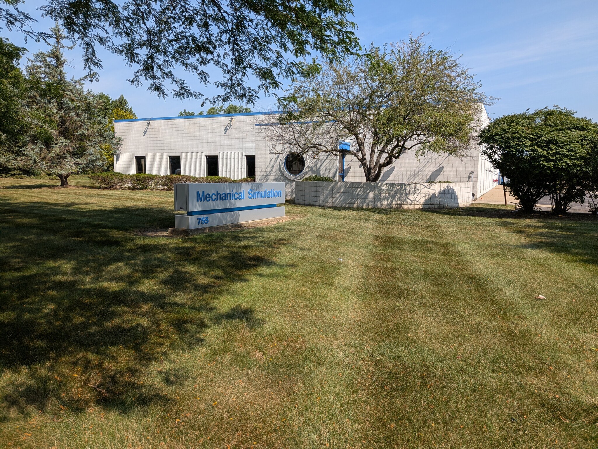 745-755 Phoenix Dr, Ann Arbor, MI à louer Photo de l’immeuble– Image 1 sur 5