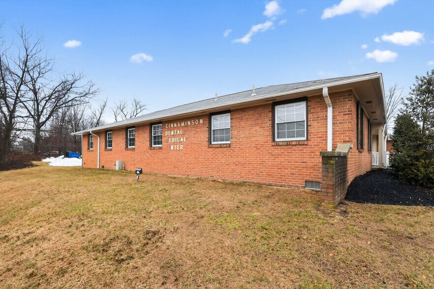 1701 Wynwood Dr, Cinnaminson, NJ à vendre - Photo de l’immeuble – Image 3 sur 49