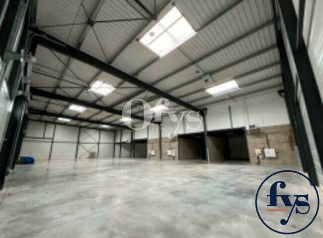 Plus de détails pour 14 Rue Fulgencio Gimenez, Vaulx-en-Velin - Local d’activités à vendre