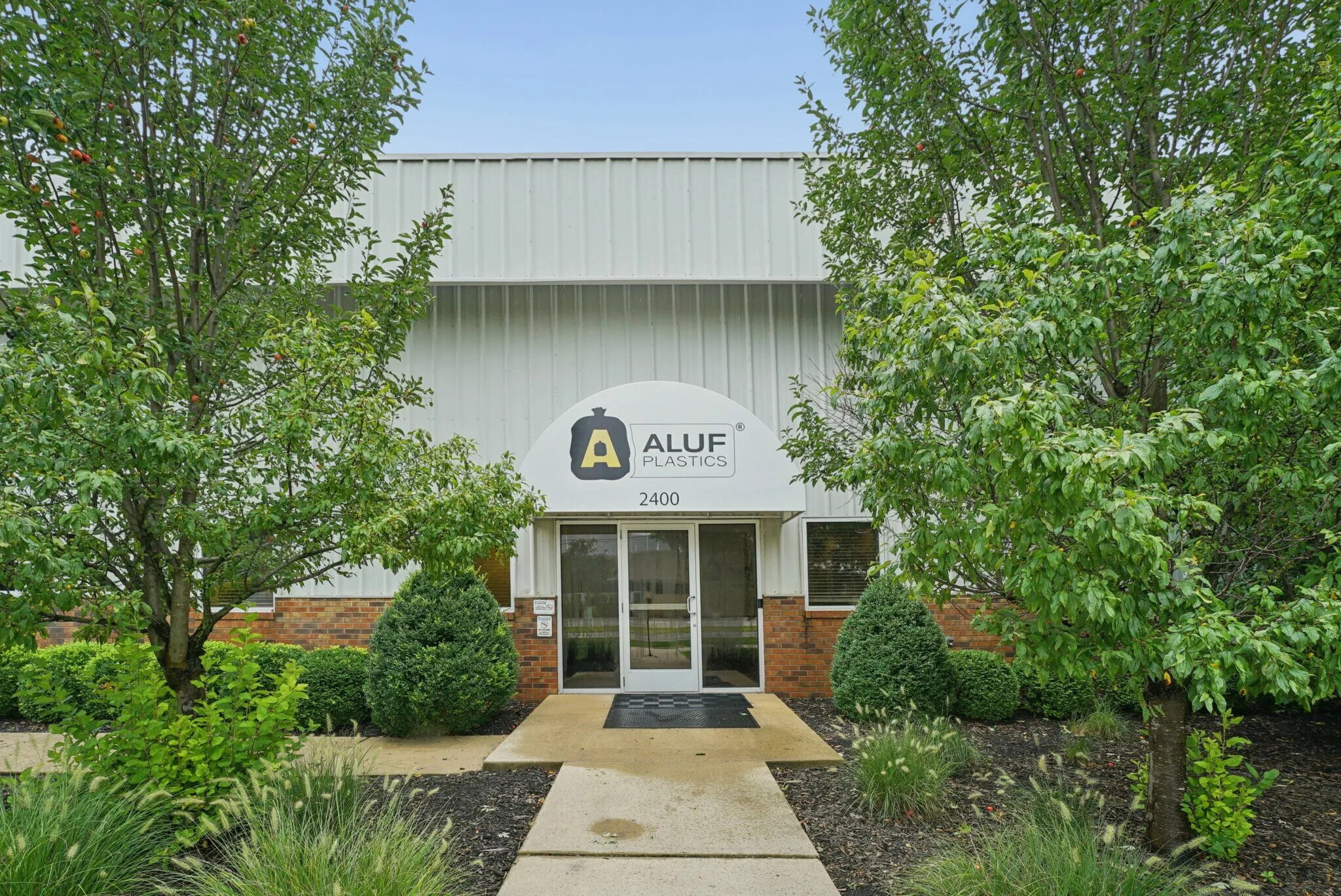 2400 Marilyn Ln, Columbus, OH à louer Photo de l’immeuble– Image 1 sur 11