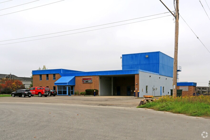 2249 Bowman St, Innisfil, ON à louer - Photo principale – Image 1 sur 2