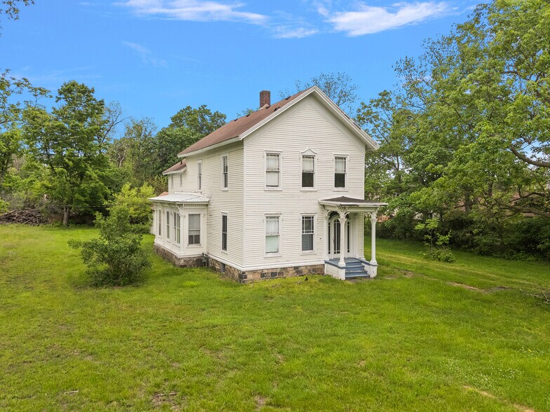156 W Gates St, Bruce, MI à vendre - Photo de l’immeuble – Image 3 sur 6