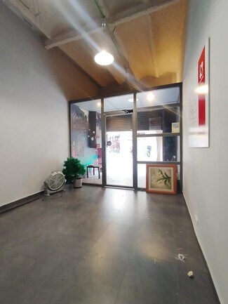 Plus de détails pour Local commercial à louer