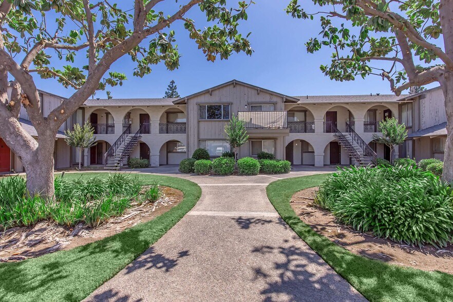 526 E Barstow, Fresno, CA à vendre - Photo de l’immeuble – Image 2 sur 9