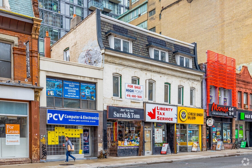 684-690 Yonge St, Toronto, ON à vendre - Photo principale – Image 1 sur 2