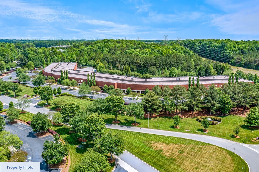 12200 Herbert Wayne Ct, Huntersville, NC à vendre - Photo de l’immeuble – Image 2 sur 3