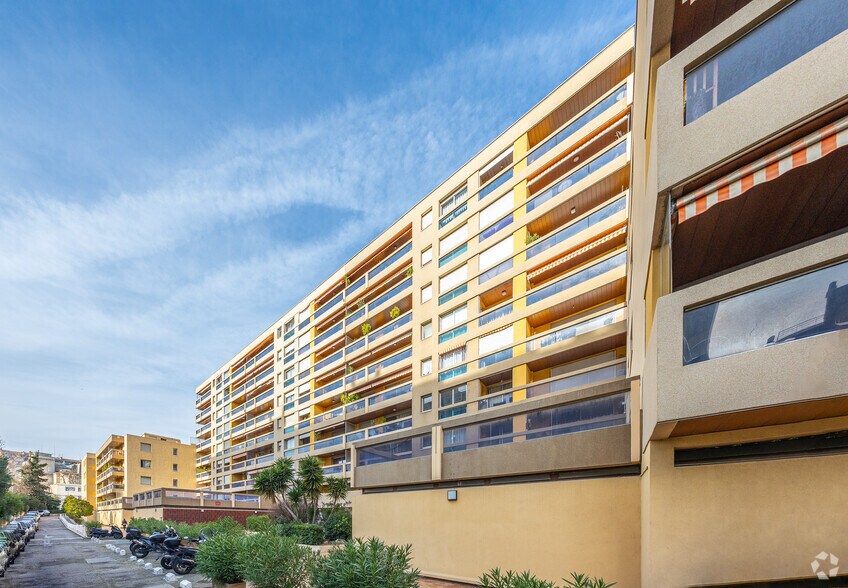 111 Rue Jean Mermoz, Marseille à louer - Photo principale – Image 1 sur 10