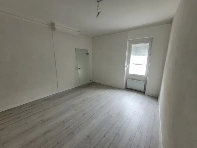 Plus de détails pour Local d’activités à vendre