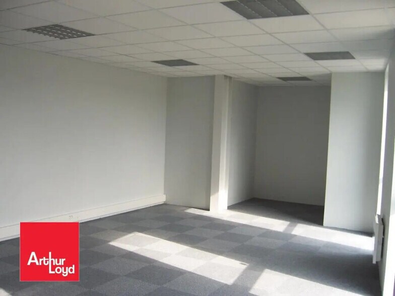 Bureau dans Nogent-le-Phaye à louer - Photo intérieure – Image 2 sur 3