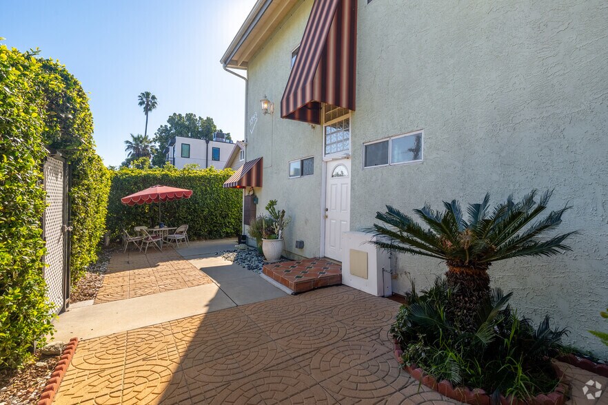 1943 Vista Del Mar Ave, Los Angeles, CA à vendre - Photo de l’immeuble – Image 3 sur 24