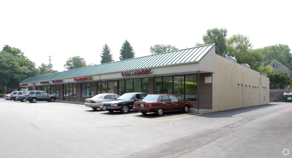 1401-1415 Summit Ave, Waukesha, WI à louer - Photo de l’immeuble – Image 2 sur 2