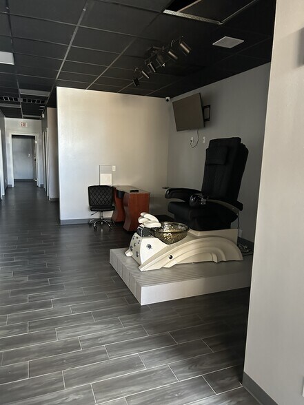 410 N Ed Carey Dr, Harlingen, TX à louer - Photo de l’immeuble – Image 3 sur 5