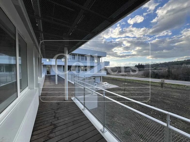 Bureau dans Ventabren à louer - Photo de l’immeuble – Image 2 sur 3