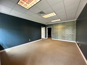 901 Chestnut Hills Pky, Fort Wayne, IN à vendre Photo intérieure– Image 2 sur 6