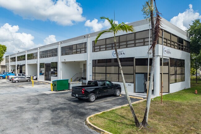 Plus de détails pour 2100-2142 NW 99th Ave, Doral, FL - Industriel/Logistique à louer