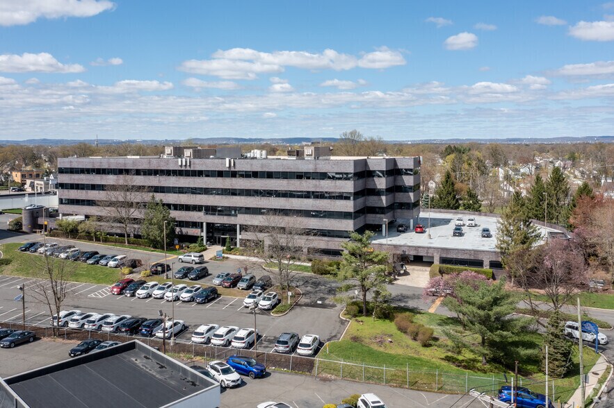 218 Route 17 N, Rochelle Park, NJ à louer - Photo de l’immeuble – Image 3 sur 47