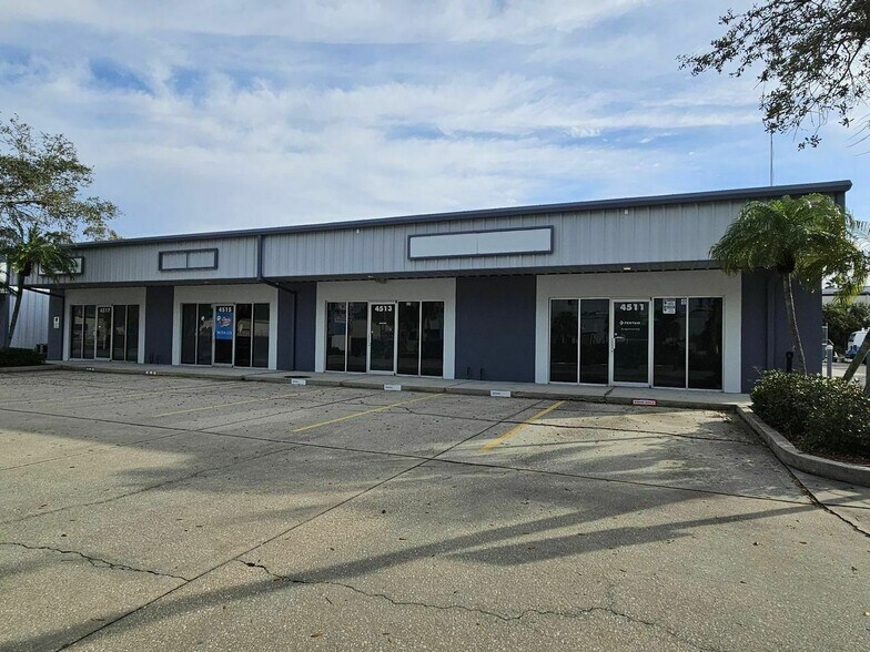 4515 Northgate Ct, Sarasota, FL à louer - Photo de l’immeuble – Image 3 sur 7