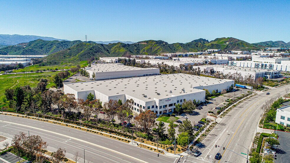 28104-28144 Witherspoon Pky, Valencia, CA à louer - Photo de l’immeuble – Image 1 sur 15