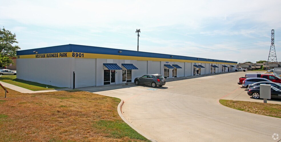 8901 West Fwy, Fort Worth, TX à louer - Photo principale – Image 1 sur 4