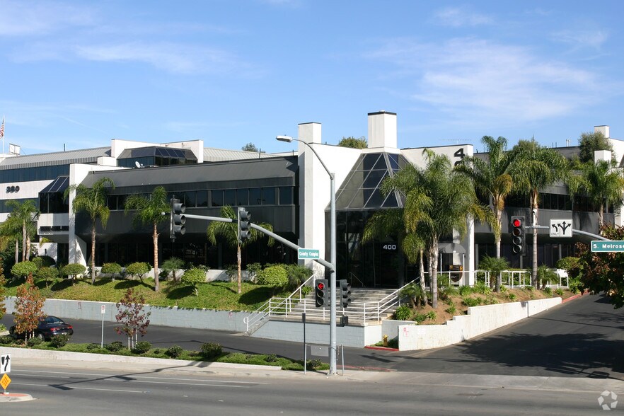 400 S Melrose Dr, Vista, CA à louer - Photo de l’immeuble – Image 2 sur 7