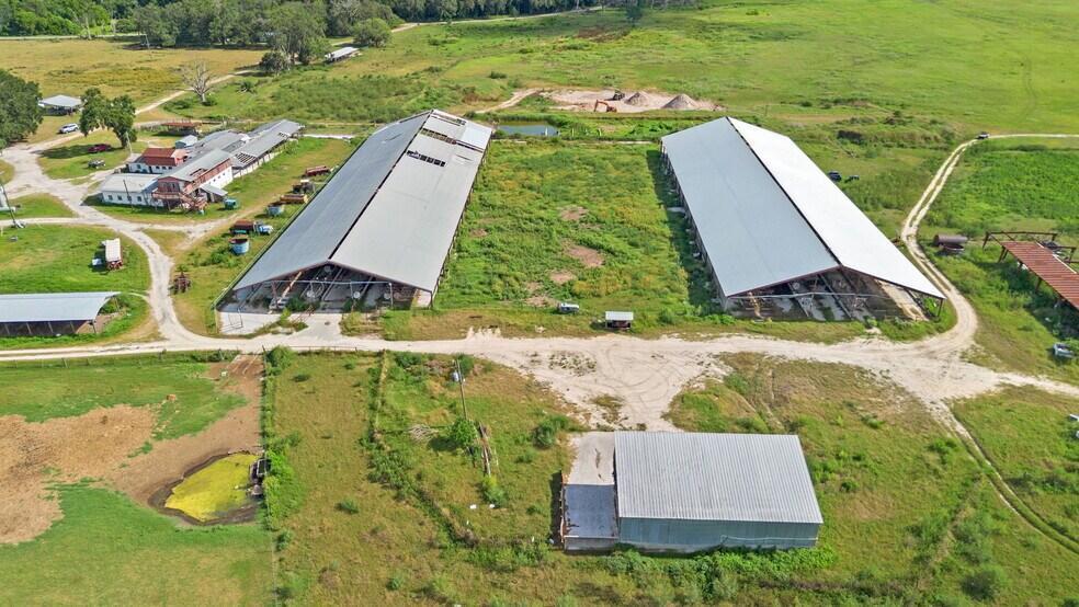 4203 SE US HWY 301 HAWTHORNE FL 32640 portefeuille de 2 biens à vendre sur LoopNet.fr - Photo de l’immeuble – Image 2 sur 15