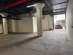 114-02 15th Ave, College Point, NY à louer Photo intérieure– Image 2 sur 3