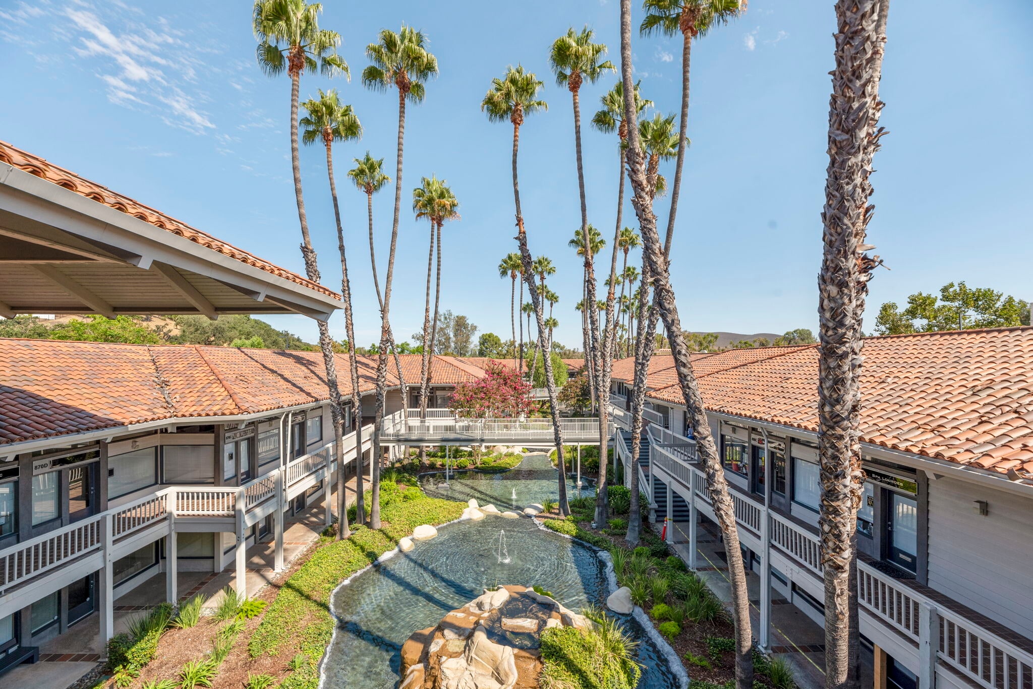 850 Hampshire Rd, Westlake Village, CA à louer Photo principale– Image 1 sur 22