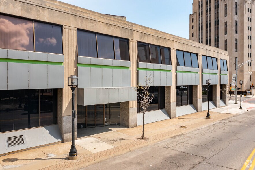 1 N Main St, Mount Clemens, MI à louer - Photo principale – Image 1 sur 4