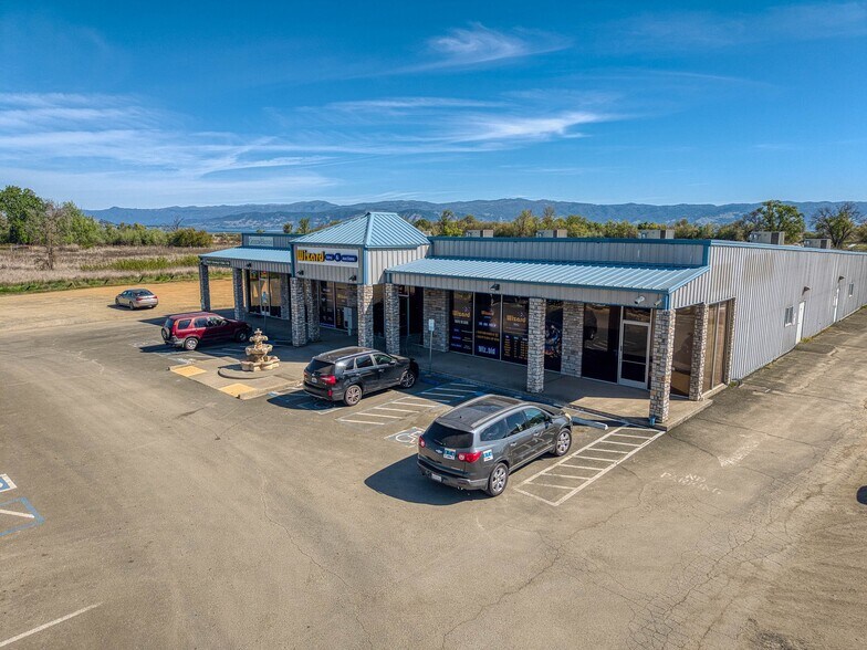 2570 S Main St, Lakeport, CA à vendre - Photo de l’immeuble – Image 3 sur 30