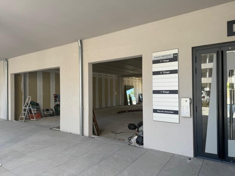 Bureau dans Aubagne à louer - Photo de l’immeuble – Image 3 sur 7