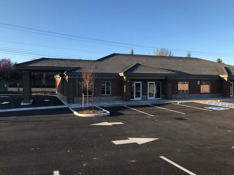 3531 E Barnett Rd, Medford, OR à louer - Photo de l’immeuble – Image 2 sur 5