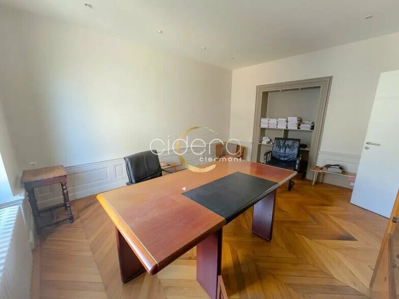 Bureau dans Clermont-Ferrand à louer - Photo de l’immeuble – Image 3 sur 10