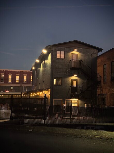 629 Broadway St, Knoxville, TN à louer - Photo de l’immeuble – Image 1 sur 17