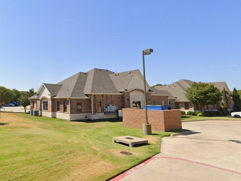 4061 Kirkpatrick Ln, Flower Mound, TX à vendre - Photo de l’immeuble – Image 2 sur 10