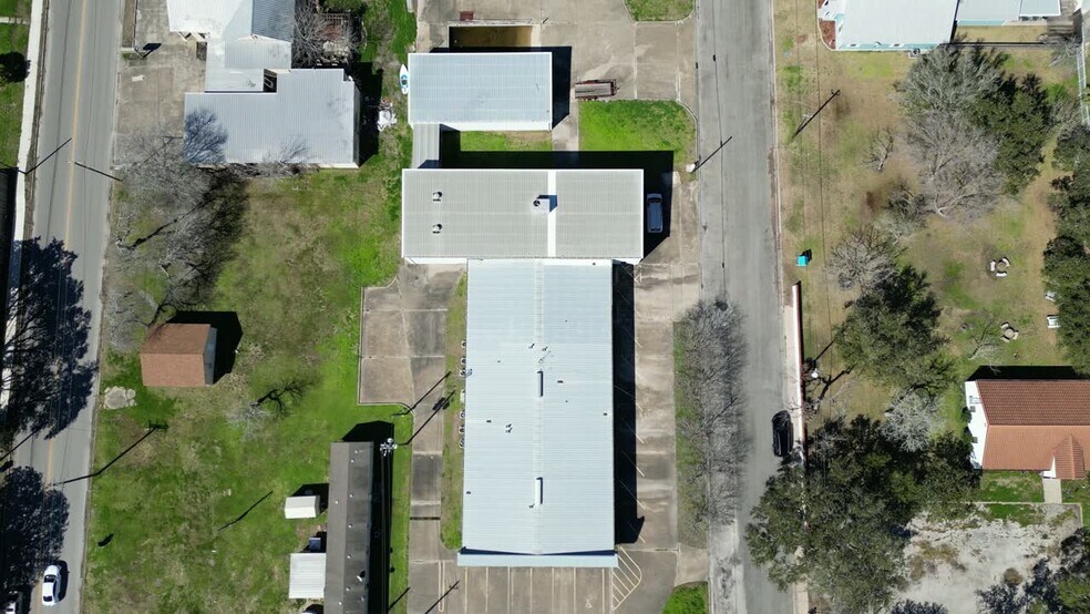 107 E Austin St, Port Lavaca, TX à vendre - Vidéo sur l’annonce professionnelle – Image 3 sur 38