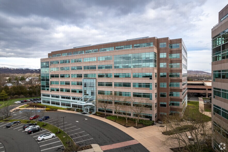 400 Crossing Blvd, Bridgewater, NJ à louer - Photo de l’immeuble – Image 2 sur 6